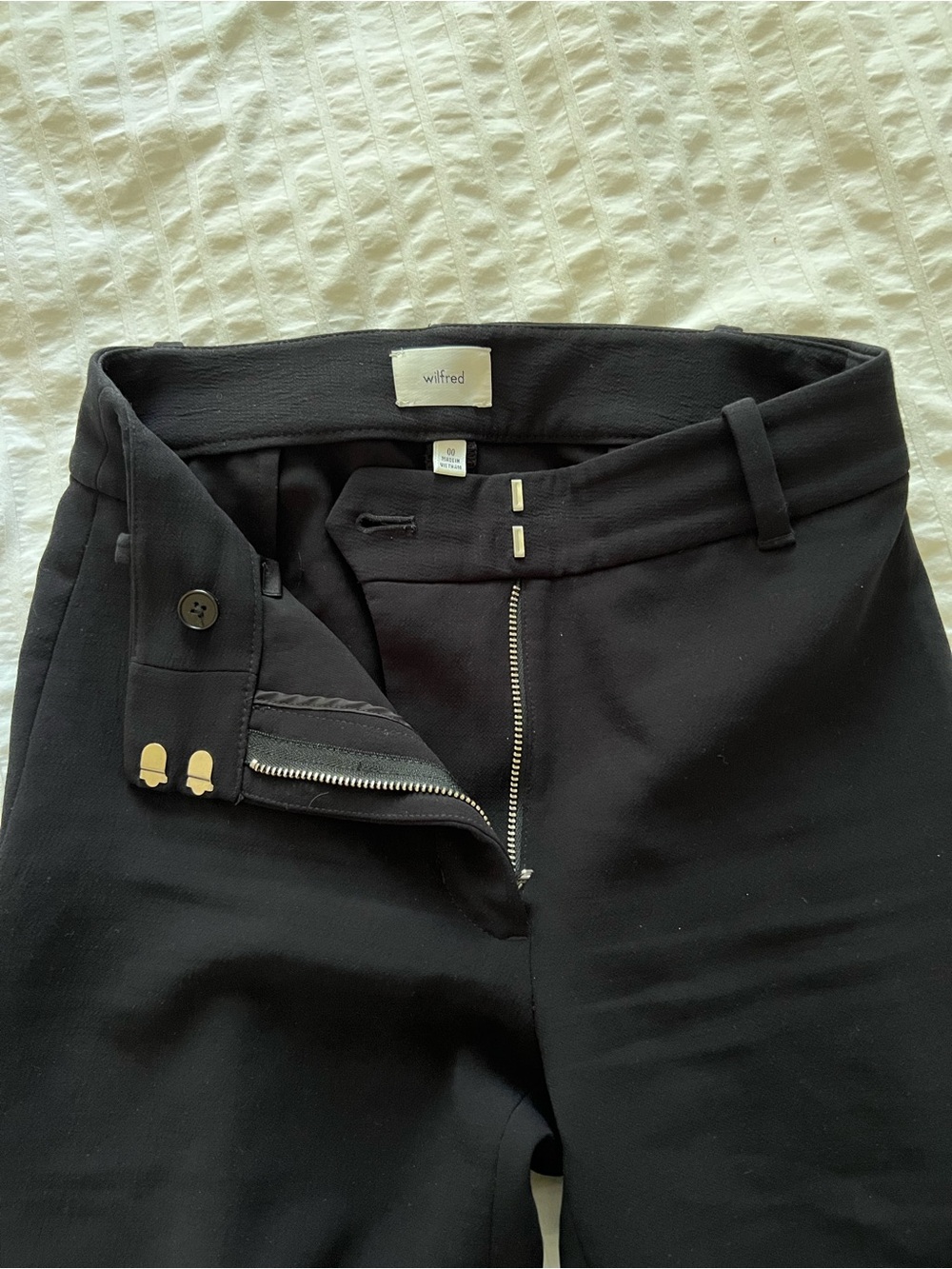 Aritzia Wilfred 'Cabaret' trousers